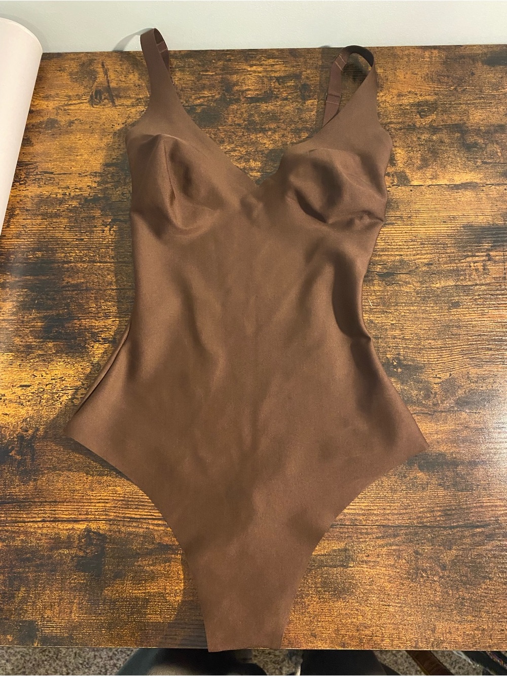 NWT SKIMS Plunge Bodysuit in Cocoa - Picture 2 of 6